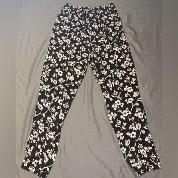 Aeropostale Pants - Aeropostale Women’s Medium Floral Black & White Drawstring Boho Pants NWOT